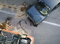 Sopir Diduga Ngantuk, Honda Freed Tabrak Deretan Mobil Parkir di CFD Kudus