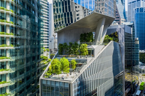 Gedung pencakar langit lainnya adalah 18 Robinson yang terletak di Singapura. Gedung setinggi 180 meter itu disebut memiliki tampilan yang berbeda-beda tergantung pada sudut pandang tertentu. Fasilitas unik di gedung ini sistem parkir mobil otomatis yang disebut pertama kali ada di Singapura. Melalui sistem ini mobil dapat diangkut dan diparkir lebih dari 6 tingkat. (Foto:Tim Griffith) Gedung pencakar langit lainnya adalah 18 Robinson yang terletak di Singapura. Gedung setinggi 180 meter itu disebut memiliki tampilan yang berbeda-beda tergantung pada sudut pandang tertentu. Fasilitas unik di gedung ini sistem parkir mobil otomatis yang disebut pertama kali ada di Singapura. Melalui sistem ini mobil dapat diangkut dan diparkir lebih dari 6 tingkat. (Foto:Tim Griffith)