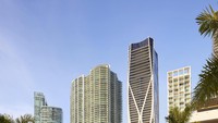 One Thousand Museum terletak di Miami, Amerika Serikat. Gedung setinggi 215 meter itu memiliki desain yang mampu membuat gedung tetap stabil meskipun diterpa angin topan.  (Foto: Hufton+Crow)