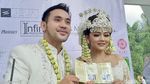 Senyum Jenita Janet Usai Menikah (Lagi)