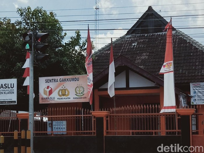 Kantor Bawaslu Klaten, Rabu (11/11/2020).