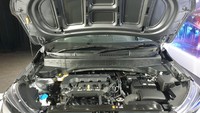 Kemudian untuk sektor jantung pacunya, jika di India KIA Sonet dipasarkan dengan 3 pilihan mesin (1.200 cc, 1.000 cc, dan 1.500 cc diesel), maka untuk pasar Indonesia KIA Sonet hanya dibekali satu pilihan mesin bensin 1.500 cc. Foto: Luthfi Anshori