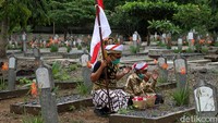 Mbah Min kini menjadi penjual mainan keliling di beberapa tempat. Namun salah satu lokasi favoritnya untuk berjualan yakni di depan pintu gerbang kampus Universitas Sebelas Maret (UNS) Solo.  
