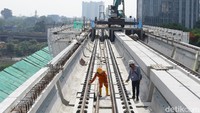 Menteri Perhubungan Budi Karya Sumadi yang hadir secara virtual menyatakan pembangunan angkutan massal seperti LRT Jabodebek sangat diperlukan di Jakarta. Maka dari itu pembangunannya harus dipercepat.