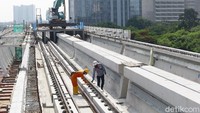 Dilihat detikcom dari akun YouTube adhikaryaID, progress proyek LRT Jabodebek per September pada lintas pelayanan I Cawang-Cibubur sudah mencapai 91,24%.