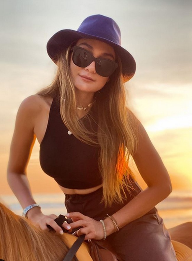 Wajah blasteran Luna Maya sangat jelas terlihat. Luna memiliki orangtua yang berasal dari Bali dan Austria. Sang ibu lah yang merupakan orang Austria. Foto: Instagram Luna Maya