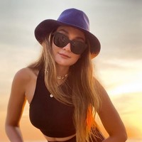 Wajah blasteran Luna Maya sangat jelas terlihat. Luna memiliki orangtua yang berasal dari Bali dan Austria. Sang ibu lah yang merupakan orang Austria. Foto: Instagram Luna Maya