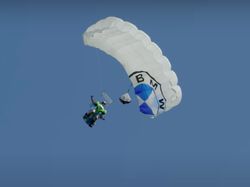 Menakjubkan, Manusia Burung Terbang 300 Km Per Jam