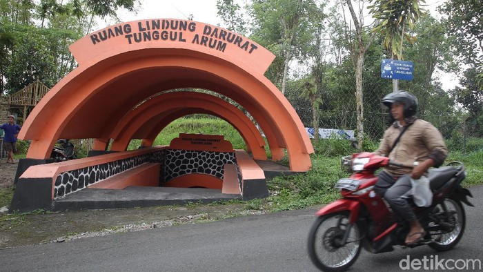 Bangunan ruang lindung darurat (Rulinda) atau bunker di Dusun Tunggularum, Turi, Sleman, Yogyakarta masih beroperasi hingga saat ini.