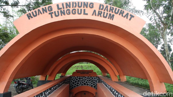 Melihat Lebih Dekat Bunker Lereng Selatan Gunung Merapi Bangunan ruang lindung darurat (Rulinda) atau bunker di Dusun Tunggularum, Turi, Sleman, Yogyakarta masih beroperasi hingga saat ini.