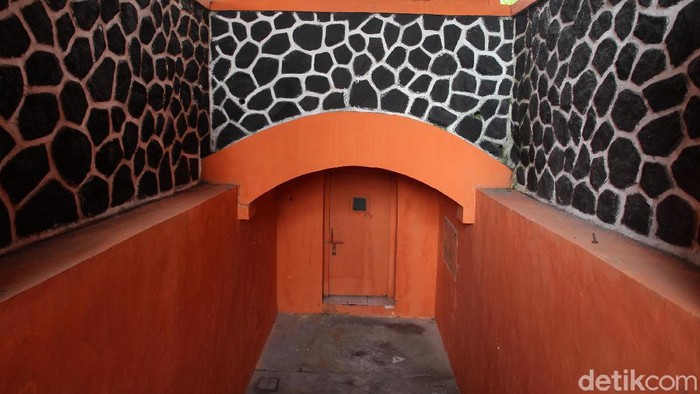 Bangunan ruang lindung darurat (Rulinda) atau bunker di Dusun Tunggularum, Turi, Sleman, Yogyakarta masih beroperasi hingga saat ini.