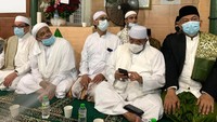 Ada Presiden PKS Ahmad Syaikhu, Ketua Majelis Syuro PKS Salim Segaf Al Jufri, dan Ketua Majelis Syuro PKS Ahmad Heryawan datang ke rumah Rizieq.