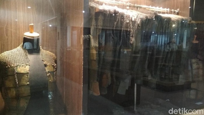 Isi Museum Keraton Kasepuhan Cirebon.