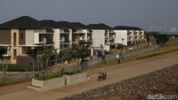 Perlu diketahui kawasan Pulau D Reklamasi ini pernah disegel oleh Gubernur DKI Jakarta Anies Baswedan  tetapi status segel itu dicabut kembali dan pembangunan pulau tetap berlanjut hingga saat ini.