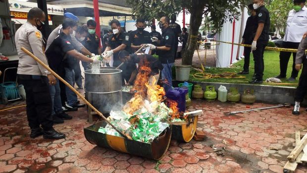 Pemusnahan barang bukti narkoba di Polda Sumut (Datuk-detikcom)