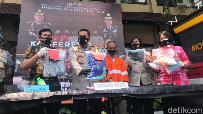Seorang karyawan perusahaan konfeksi ditangkap polisi terkait kasus pencabulan. Ia dilaporkan telah mencabuli anak bosnya.