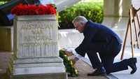 Pada 24 April 1918, tentara Pasukan Kekaisaran Australia (AIF) menyerang pasukan Jerman yang merebut kota Villers-Bretonneux di Prancis pada hari itu. Tindakan itu berhasil, tetapi pertempuran itu sengit, dan banyak nyawa hilang di kedua sisi. AP Photo/Lukas Coch  