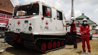 Kendaraan ini bisa digunakan untuk mengevakuasi korban maupun distribusi bantuan ke lokasi bencana yang sulit diakses dengan kendaraan biasa.