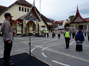 Polisi-Emak Cegah Prajurit TNI Dikeroyok Klub Moge Diberi Penghargaan