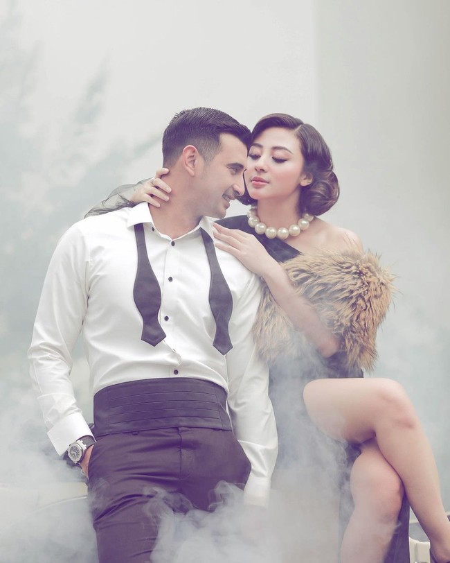 Hubungan Ali Syakieb dan tunangan Margin Wieheerm akhirnya akan segera diresmikan ke pelaminan. Terbukti, keduanya telah melangsungkan prewedding.  Foto: Instagram @aldiphoto