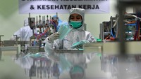 HIngga kini pabrik itu mampu memproduksi sedikitnya 7,5 juta masker per bulan yang siap didistribusikan ke seluruh Indonesia.