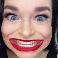 Dengan gaya komedinya, Samantha pun kerap memperlihatkan seberapa lebar dan besarnya bibirnya. Foto: TikTok/@samramsdell5