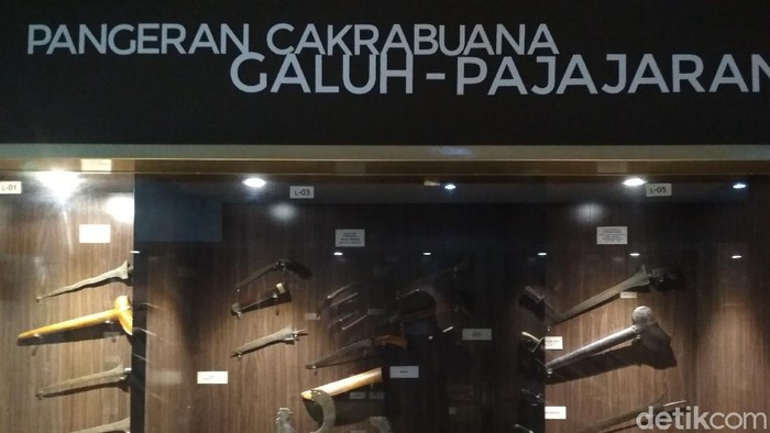 Museum Pusaka Keraton Kasepuhan Cirebon menyimpan ribuan koleksi benda-benda pusaka hingga peristiwa penaklukan pasukan Portugis pada 1527 di Sunda Kelapa.