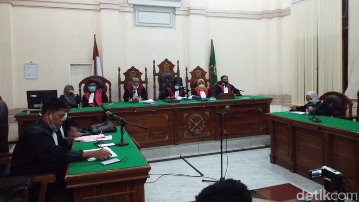 Sidang Mantan Pemimpin Divisi Treasury Bank Sumut, Maulana Akhyar Lubis.