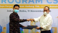 Hadir Direktur Utama WEGE Nariman Prasetyo (kanan) dan Direktur Utama Rumah Yatim Nugroho BW (kiri) usai penandatangan mou di Jakarta, Rabu (11/11/2020). Foto: dok. WEGE