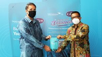 Tanda tangan Kerjasama antara Garuda Indonesia dan Carex dalam penyediaan 100 ribu personal health kit bagi penumpang Garuda Indonesia a untuk rute domestik keberangkatan dari Bandara Internasional Soekarno Hatta ke 6 kota besar Indonesia yaitu Medan, Denpasar, Surabaya, Semarang, Solo dan Yogyakarta.