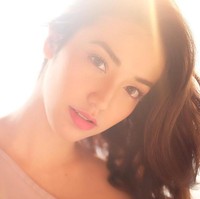 Nama Velove Vexia juga masuk ke dalam daftar artis Indonesia yang memiliki wajah blasteran. Banyak yang mengira bahwa artis cantik ini memiliki darah blasteran. Nyatanya paras cantiknya itu diperolehnya dari darah manado keturunan keluarganya. Foto: dok. Instagram @vaelovexia