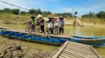Warga Kudus Puluhan Tahun Seberangi Sungai dengan Perahu Tambang