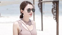 Wika Salim juga diterpa hoax menikah dengan Hotman Paris. Foto: dok instagram