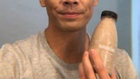 Yoshi Sudarso dikenal sebagai model sekaligus aktor terkenal. Karirnya dimulai sejak ia menjadi pemeran pengganti (stunts) di film The Maze Runner dan Alita: Battle Angel. Foto: Instagram @yoshi_sudarso