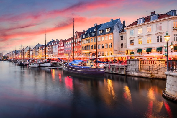 Kopenhagen di Denmark menjadi kota tersehat berikutnya. Udara yang segar serta jam kerja yang relatif pendek, membuat orang-orang di sana dapat menikmati hidup dengan lebih sehat. Foto: Getty Images/iStockphoto/SeanPavonePhoto Kopenhagen di Denmark menjadi kota tersehat berikutnya. Udara yang segar serta jam kerja yang relatif pendek, membuat orang-orang di sana dapat menikmati hidup dengan lebih sehat. Foto: Getty Images/iStockphoto/SeanPavonePhoto