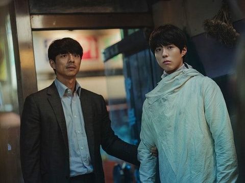 Adegan film Seo Bok yang diperankan Gong Yoo dan Park Bo Gum