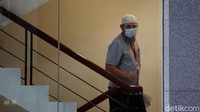 Diketahui, ia diperiksa dalam kapasitas pengelola pondok pesantren di Jonggol, Bogor, Jawa Barat. KPK menduga Rachmat Yasin menerima gratifikasi dalam bentuk tanah dari Rudy Wahab.