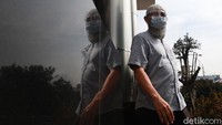 Ini kedua kalinya Rachmat Yasin ditetapkan sebagai tersangka oleh KPK. Dia sebelumnya dipenjara 5,5 tahun karena terbukti menerima suap dalam kasus alih fungsi hutan di Kabupaten Bogor.