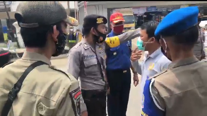 Anggota DPRD Banten adu mulut dengan polisi viral di medsos.