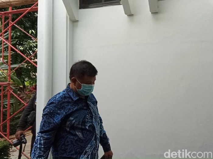 Bupati Bandung Barat Aa Umbara saat akan menjalani pemeriksaan KPK.