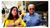 Ia begitu dekat dengan sang kakek. Selain sering hangout bersama, beberapa kali Naomi ikut kunjungan Joe Biden ke luar negeri. Foto: Instagram naomibiden
