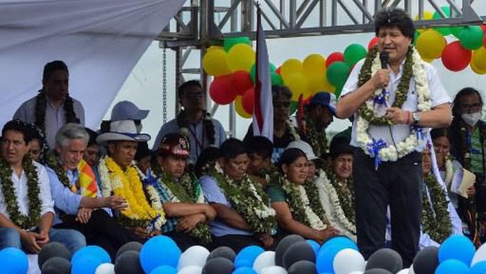 Bolivian ex-president Evo Morales delivers a speech during a rally in Chimore, Chapare province, Cochabamba department, Bolivia, on November 11, 2020, after his return from exile. - Thousands of supporters of Bolivias ex-president Evo Morales crowded into his political stronghold Wednesday for a climactic rally to mark his triumphant return to his homeland. (Photo by FERNANDO CARTAGENA / AFP)