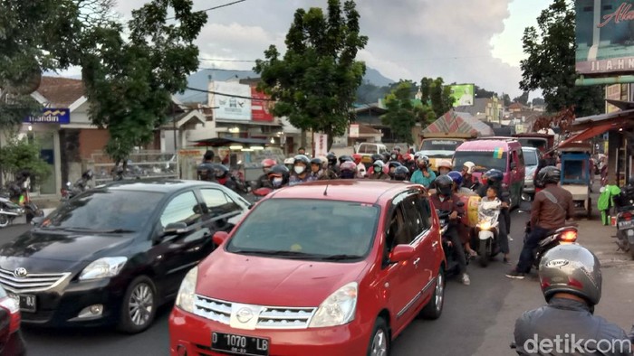 Gudang kapas terbakar di Bandung, arus lalin sekitar lokasi macet
