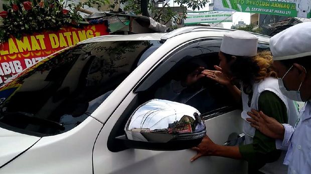Habib Rizieq Tinggalkan Rumahnya di Jalan Petamburan III, Jakarta Pusat, Kamis (12/11)