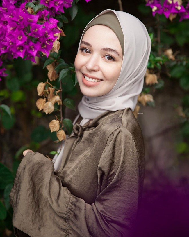 Dalam polling tersebut Ihssane Benalluch bersaing dengan artis-artis cantik dunia. Dari Indonesia sendiri, Jihane Almira, Velove Vexia, dan Maudy Ayunda juga masuk dalam nominasi. Foto: dok. Instagram @ihssanebenalluch