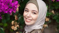 Dia adalah satu dari sedikit perempuan berhijab yang masuk ke nominasi wajah tercantik seduna itu. (Foto: dok. Instagram @ihssanebenalluch)  