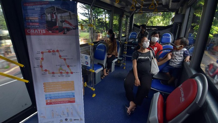 Uji coba bus listrik mulai dilakukan di kawasan Bali. Uji coba bus tersebut pun dilakukan sebagai upaya untuk mengurangi polusi di Pulau Dewata tersebut.