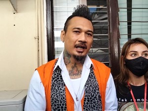 Peluk Ibunda, Jerinx Langsung Gandeng Nora Alexandra