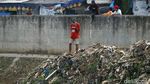 Kali Ciliwung di Bukit Duri Dipenuhi Sampah