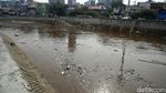 Kali Ciliwung di Bukit Duri Dipenuhi Sampah